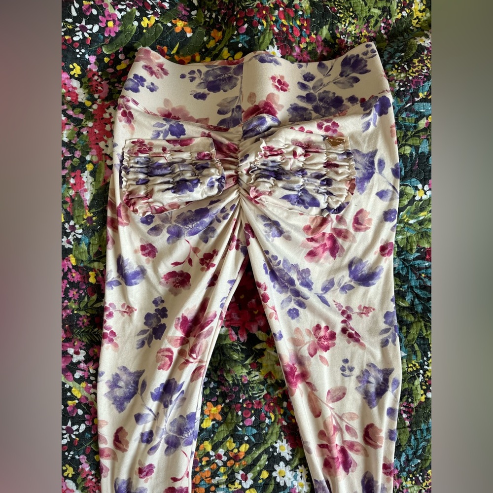 Cute Booty Lounge Floral Leggings